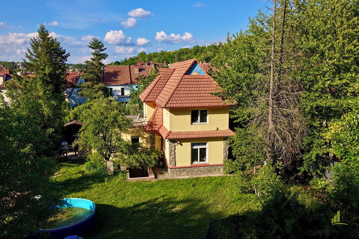 Prodej kanceláře 327 m²