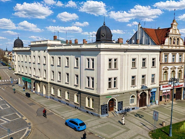 Комерційне приміщення на продаж, 1 653 м² (1 з 20)