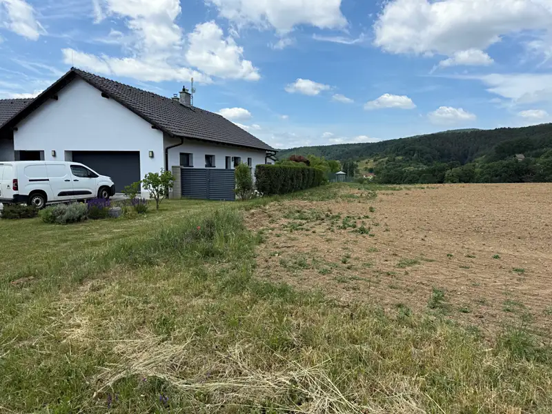 Prodej stavebního pozemku 902 m², Vřesovice – náhled fotky 1