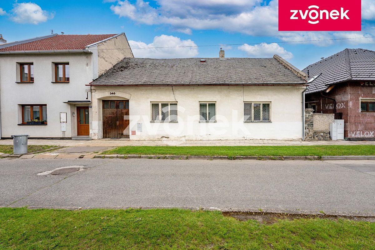 Prodej rodinného domu 200 m², pozemek 900 m² – fotografie 2