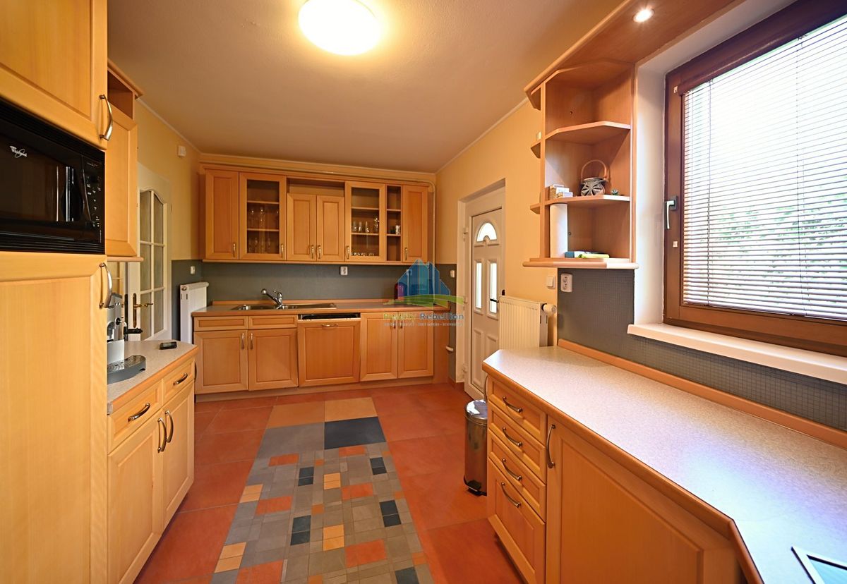 Prodej rodinného domu 135 m², pozemek 766 m² – fotografie 2