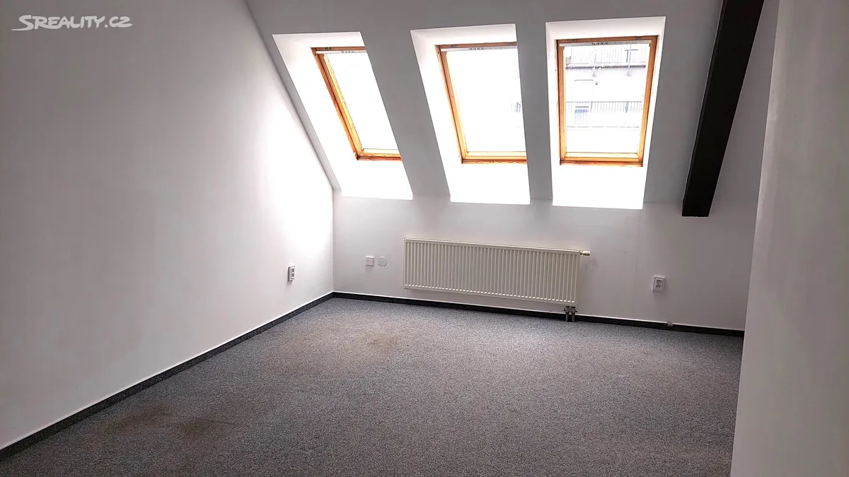 Pronájem kanceláře 100 m² – další