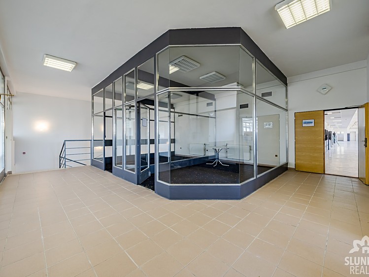 Комерційне приміщення в оренду, 8 000 м² (31 з 41)