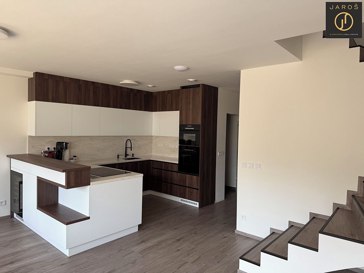 Prodej rodinného domu 130 m², pozemek 218 m² – fotografie 2