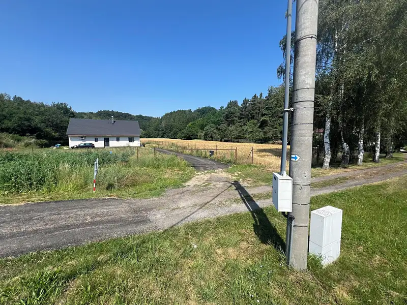 Prodej stavebního pozemku 1750 m², Medonosy – náhled fotky 1