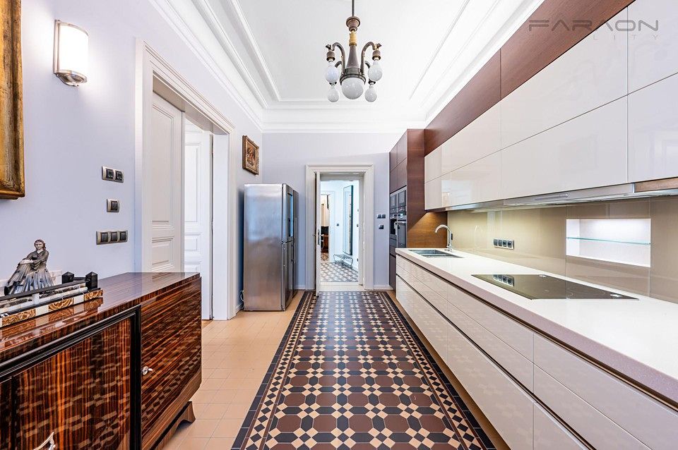 Pronájem bytu 4+1 184 m² – fotografie 2