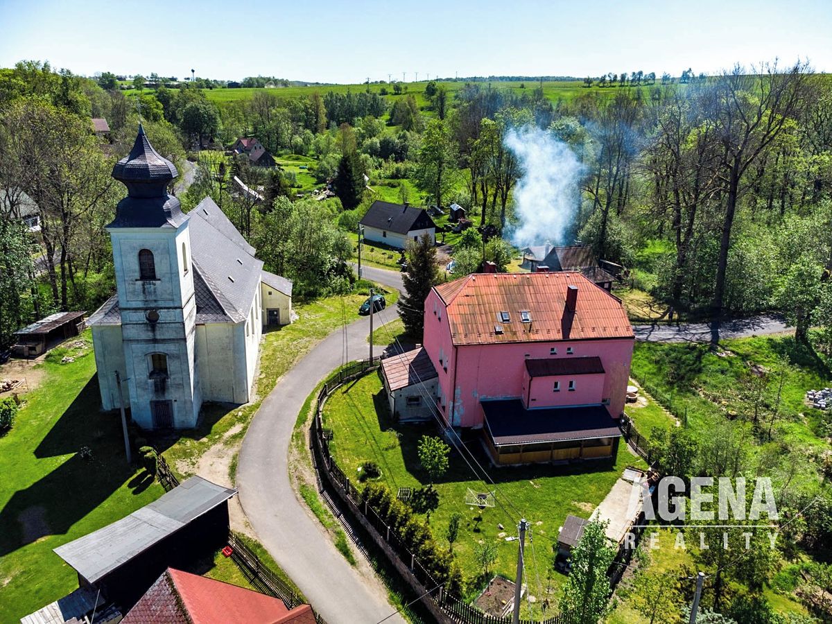 Prodej rodinného domu 360 m², pozemek 464 m² – fotografie 2