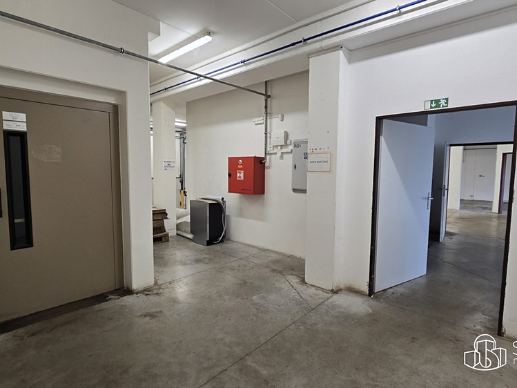 Комерційне приміщення в оренду, 876 м² (5 з 16)