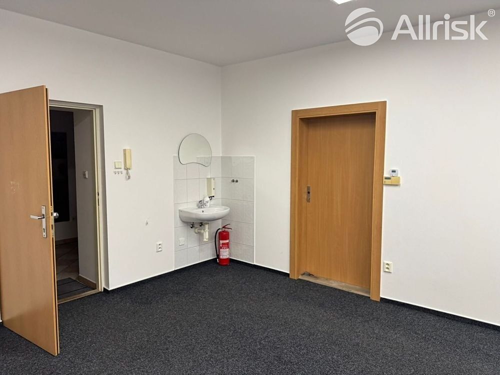 Pronájem kanceláře 31 m² – fotografie 5