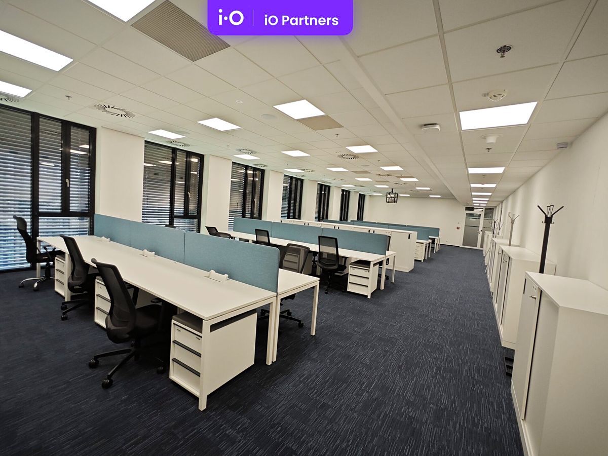 Pronájem kanceláře 337 m² – fotografie 2