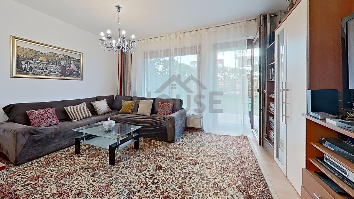 Pronájem bytu 4+kk 99 m² – fotografie 2