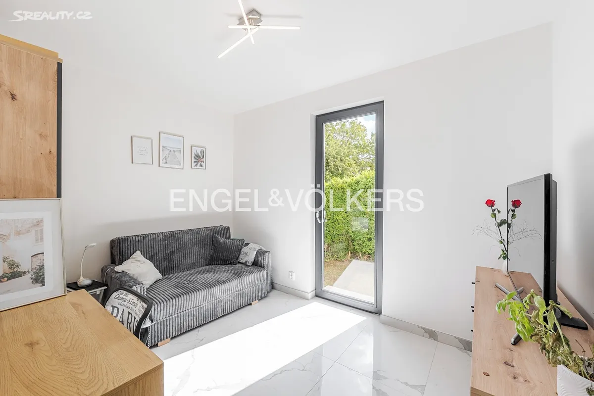 Pronájem rodinného domu 153 m², pozemek 274 m² – další
