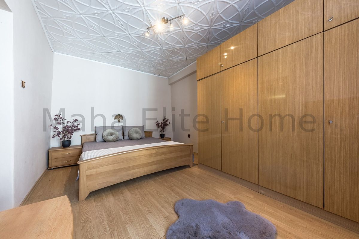 Prodej rodinného domu 241 m², pozemek 163 m² – fotografie 4