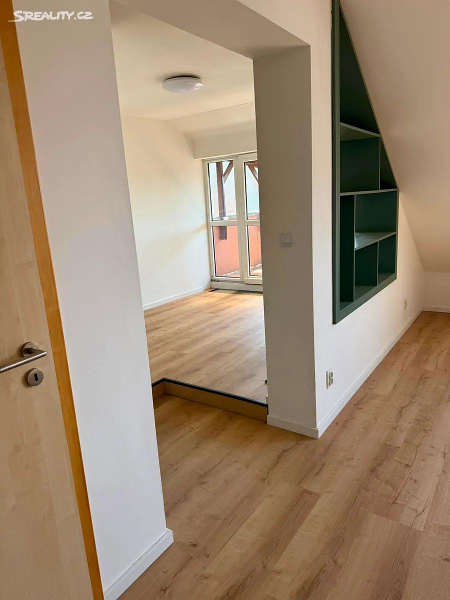 Pronájem bytu 2+kk 71 m² – pohled 4