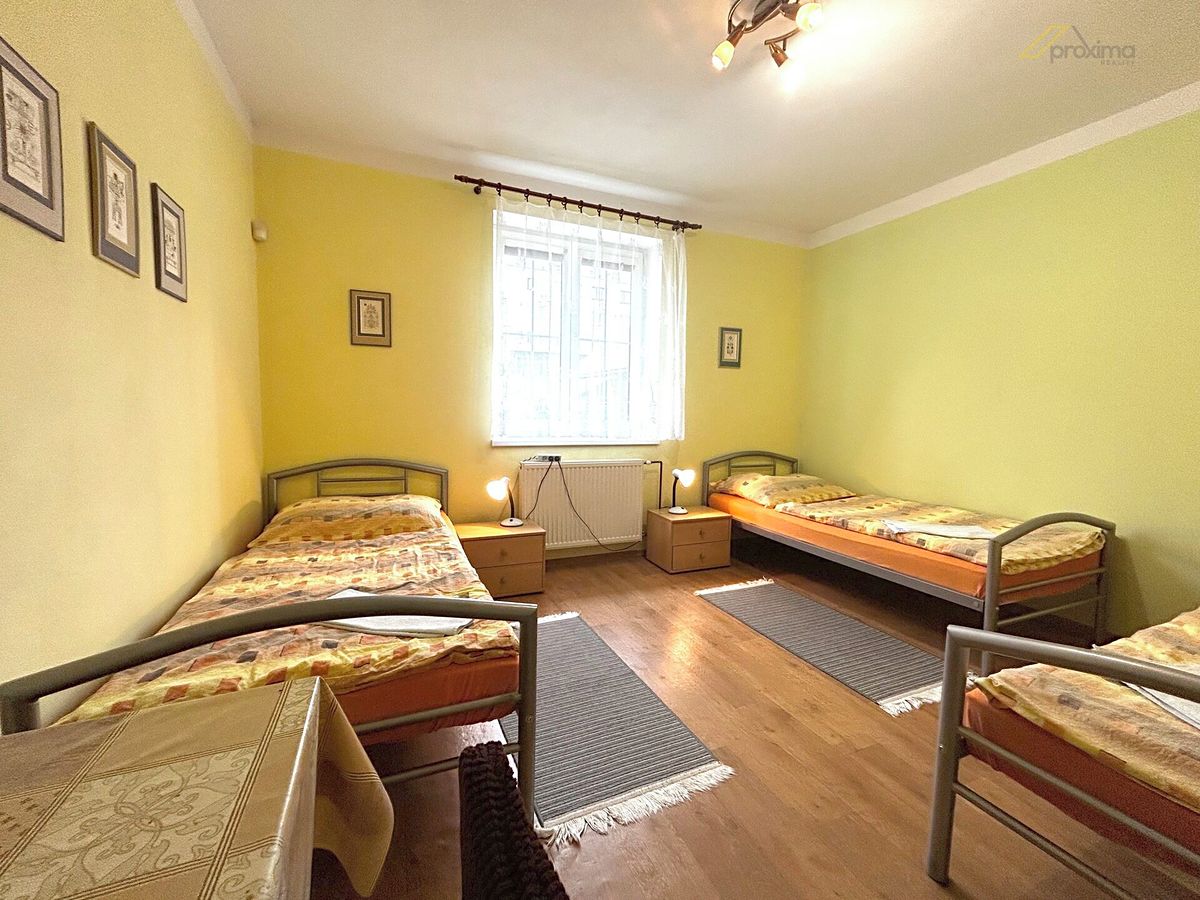 Prodej rodinného domu 225 m², pozemek 902 m² – fotografie 4