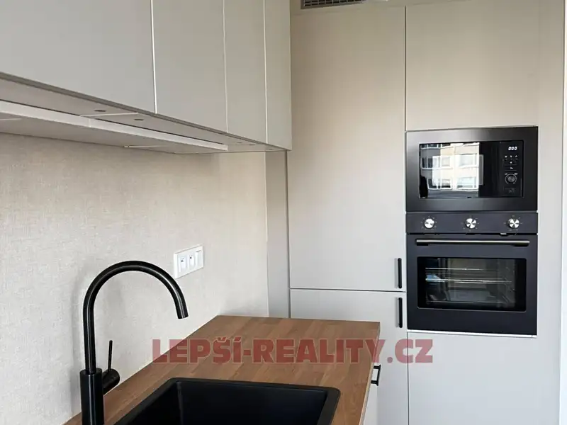 Prodej bytu 3+kk 74 m², Praha – náhled fotky 2
