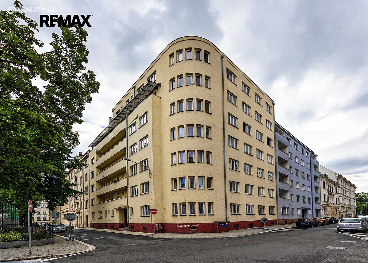 Pronájem bytu 2+1 63 m² – pohled 2