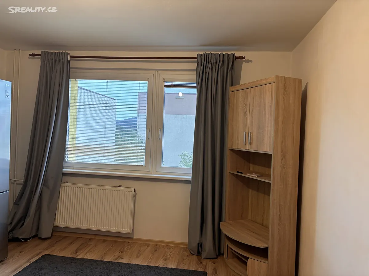 Pronájem bytu 2+kk 44 m² – pohled 3
