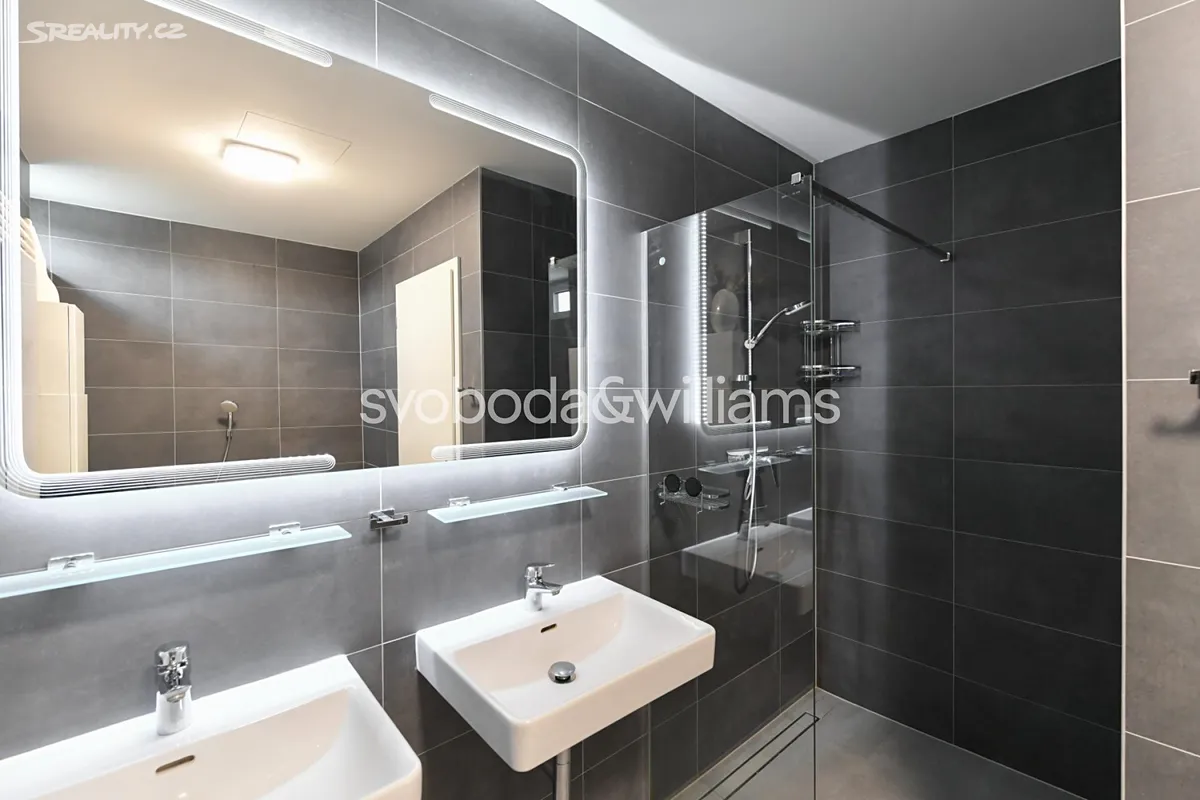 Pronájem rodinného domu 168 m², pozemek 220 m² – další