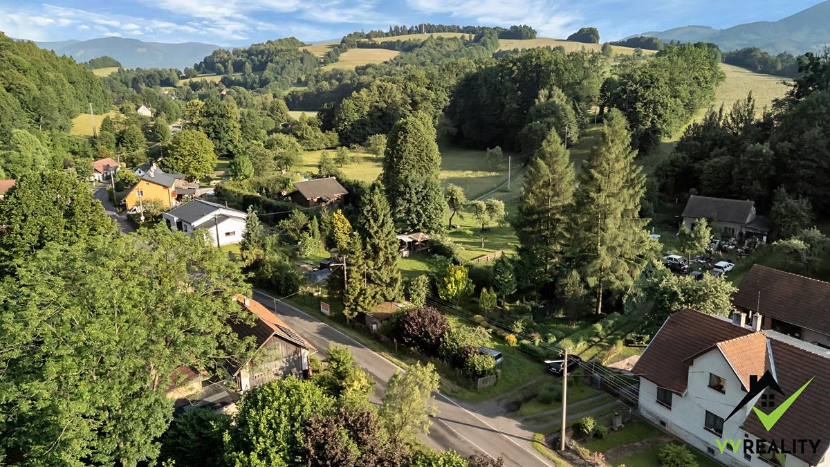 Prodej stavebního pozemku 889 m² – fotografie 2