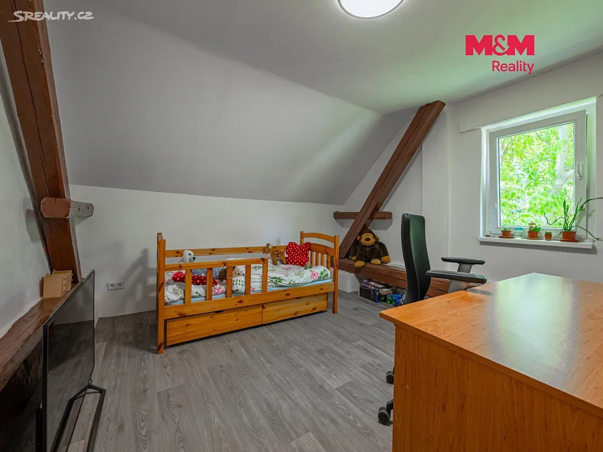 Prodej rodinného domu 140 m², pozemek 2049 m² – pohled 3