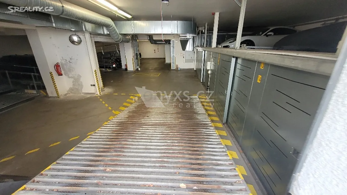 Pronájem garážového stání 12 m² – pohled 6