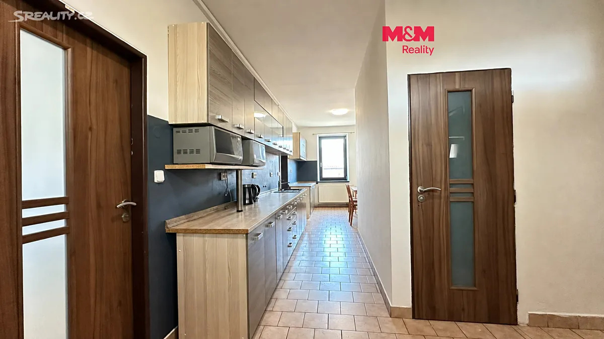 Pronájem činžovního domu 280 m², Bradlec