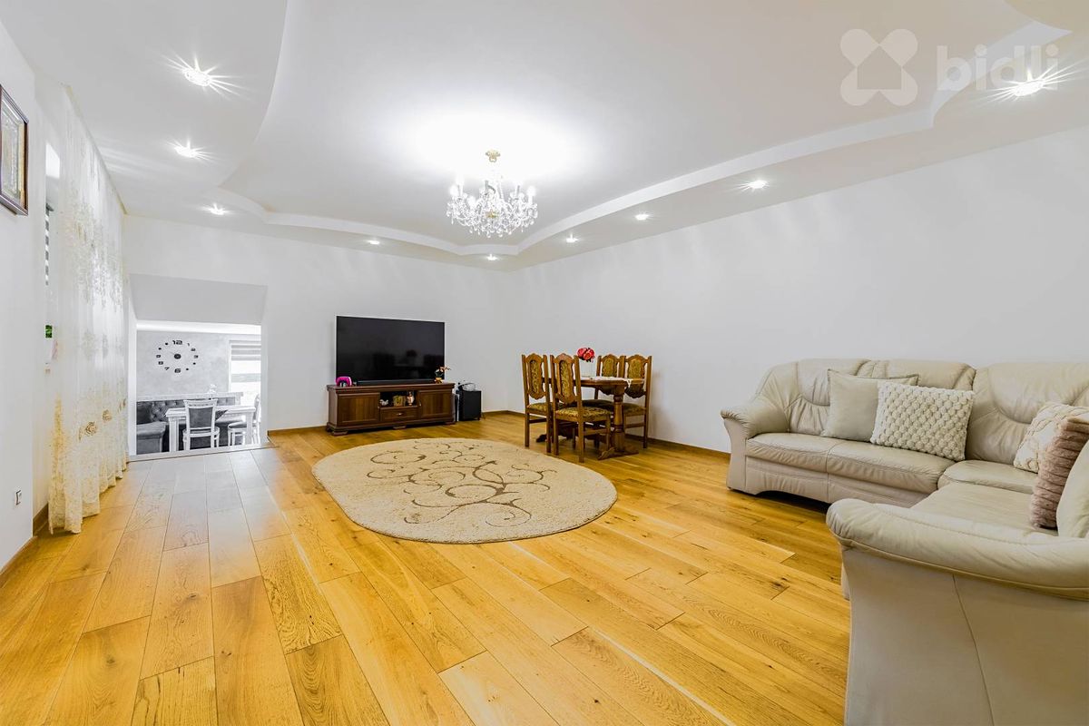 Prodej rodinného domu 220 m², pozemek 795 m² – fotografie 5