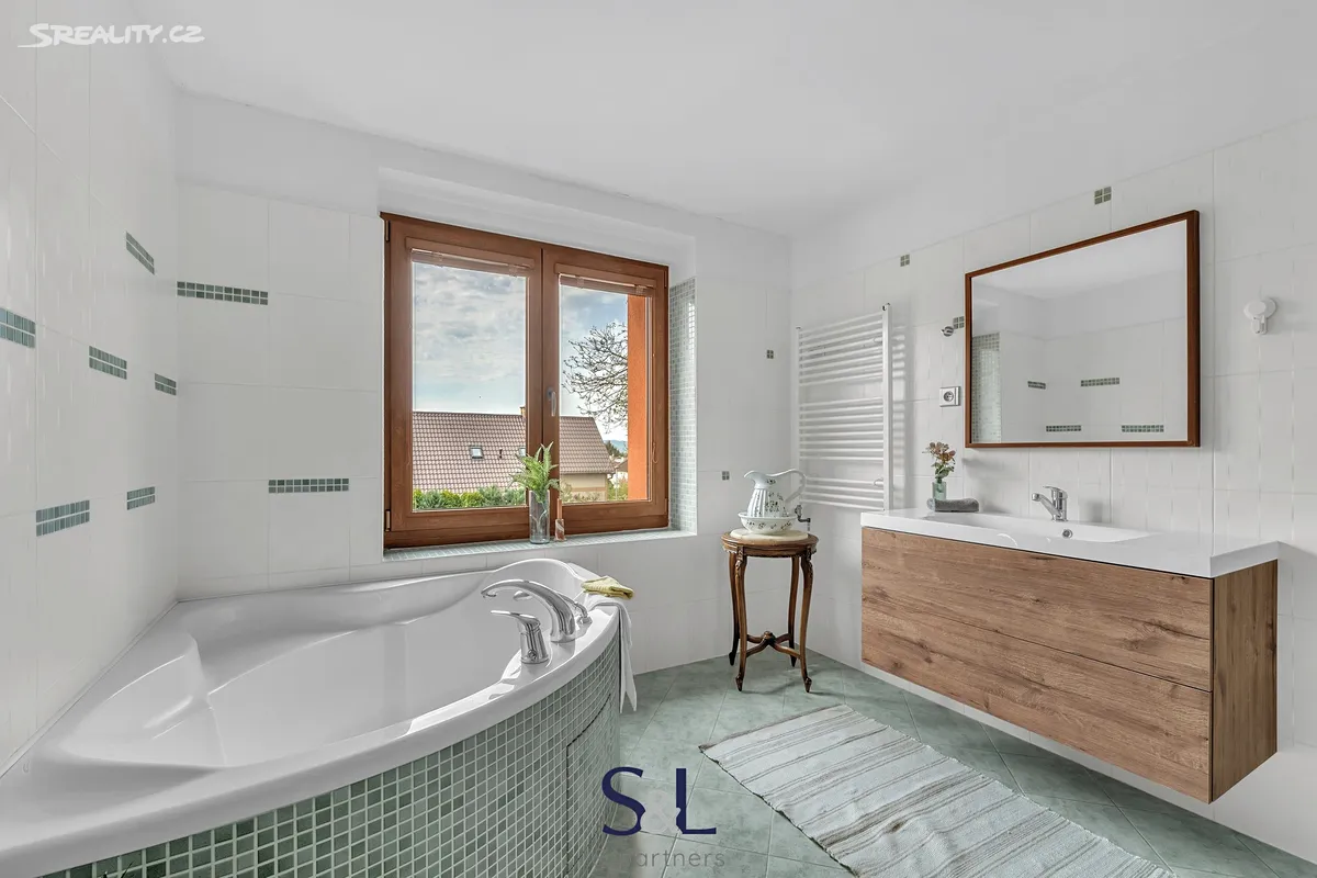 Prodej rodinného domu 245 m², pozemek 973 m² – pohled 4