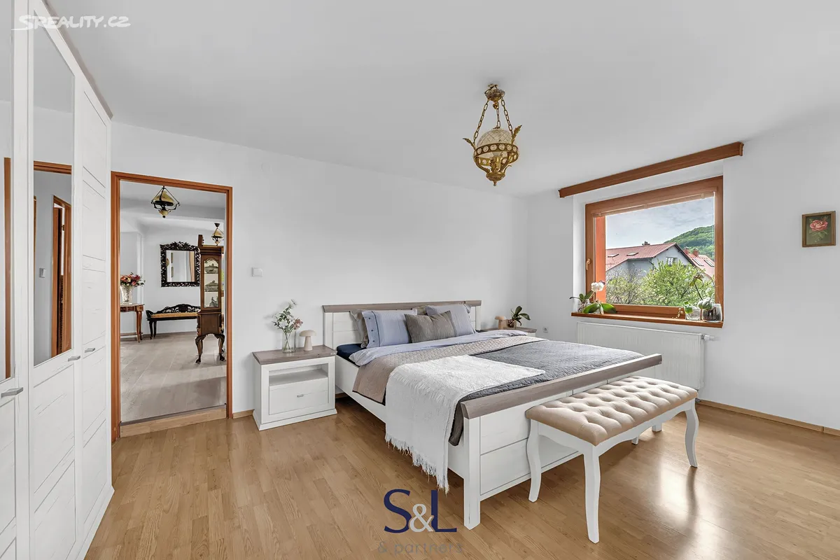 Prodej rodinného domu 245 m², pozemek 973 m² – pohled 3