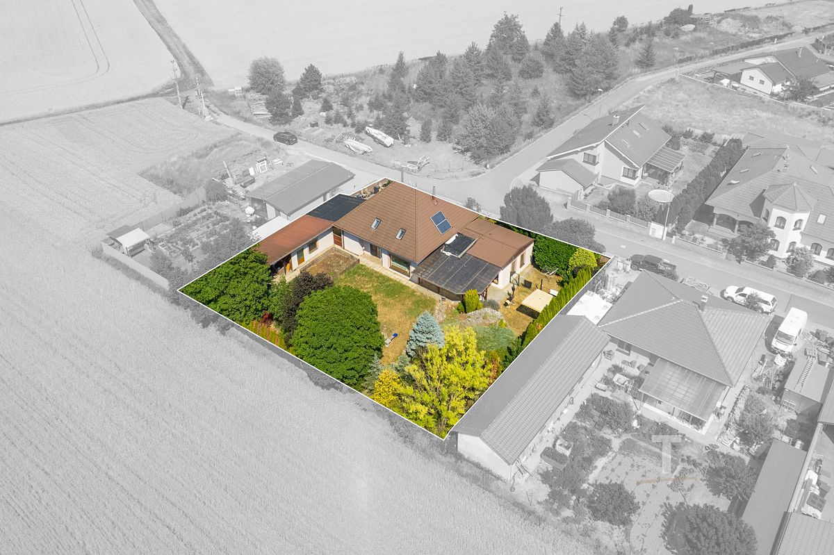Prodej rodinného domu 280 m², pozemek 1190 m² – fotografie 3
