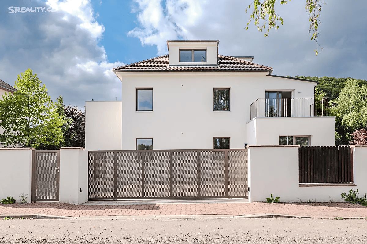 Prodej vily 334 m², pozemek 518 m² – fotografie 3