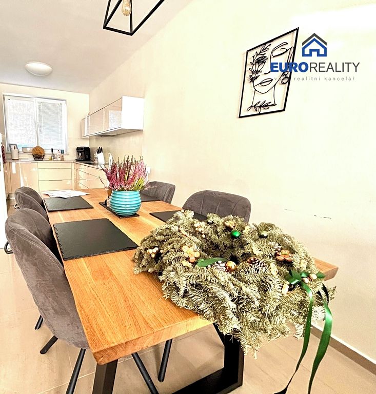 Prodej rodinného domu 194 m², pozemek 149 m² – fotografie 3
