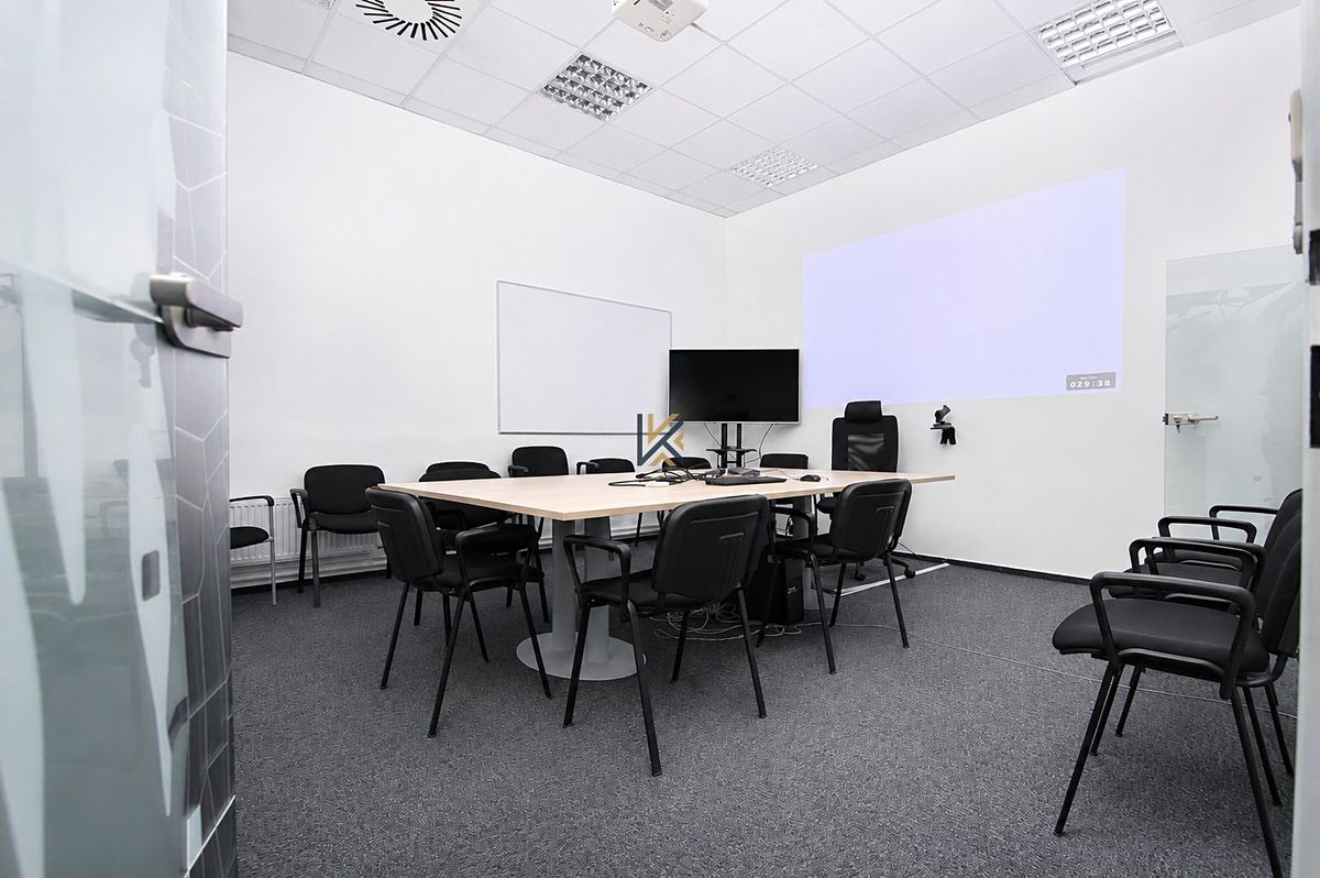 Pronájem kanceláře 714 m² – fotografie 5