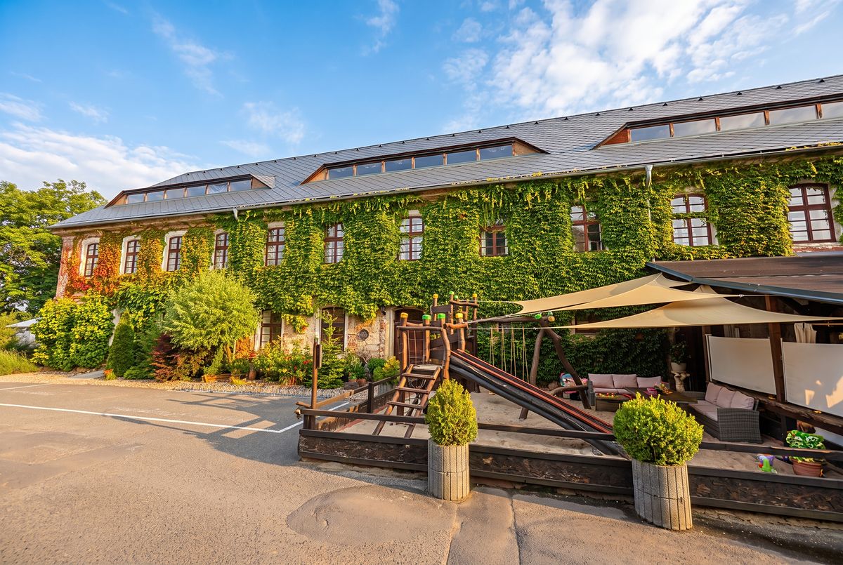 Prodej restaurace 500 m², Jestřebí – fotka 1 z 3