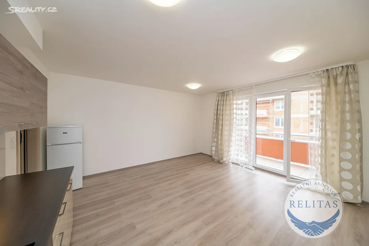 Pronájem bytu 1+kk 34 m² – pohled 3