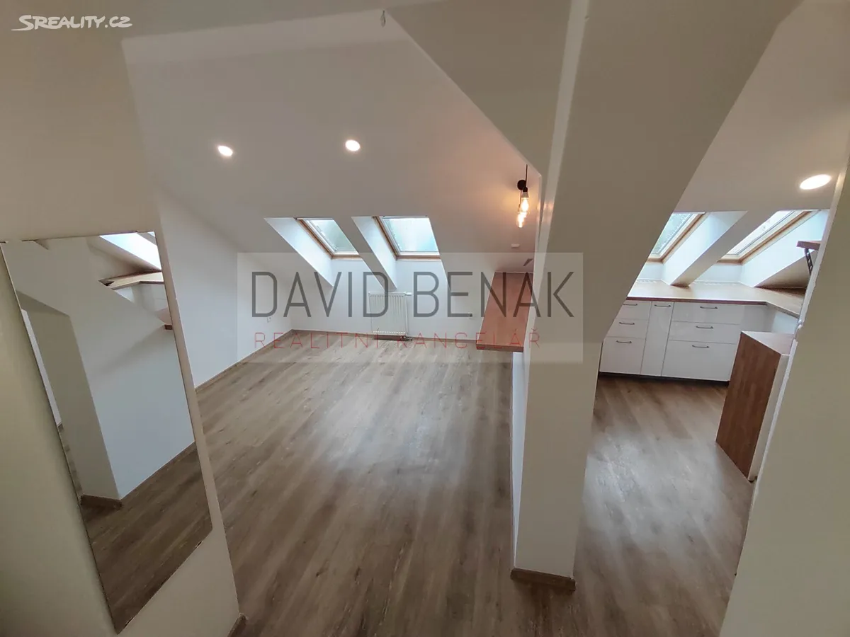 Pronájem bytu 1+kk 32 m² – pohled 2
