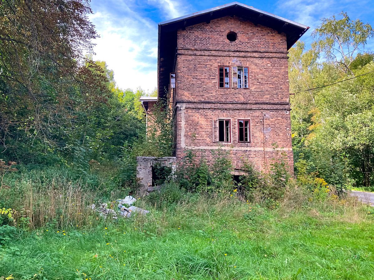 Prodej rodinného domu 800 m², pozemek 1058 m² – fotografie 2