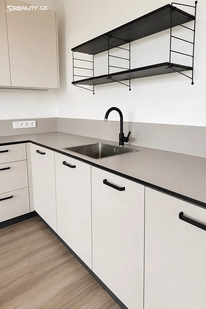 Pronájem bytu 2+kk 103 m² – pohled 3
