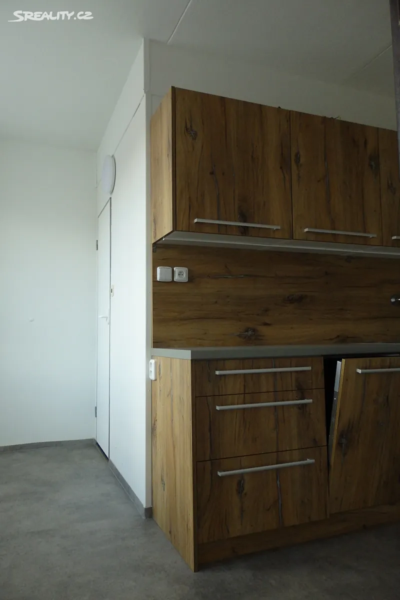 Pronájem bytu 3+1 76 m² – pohled 2