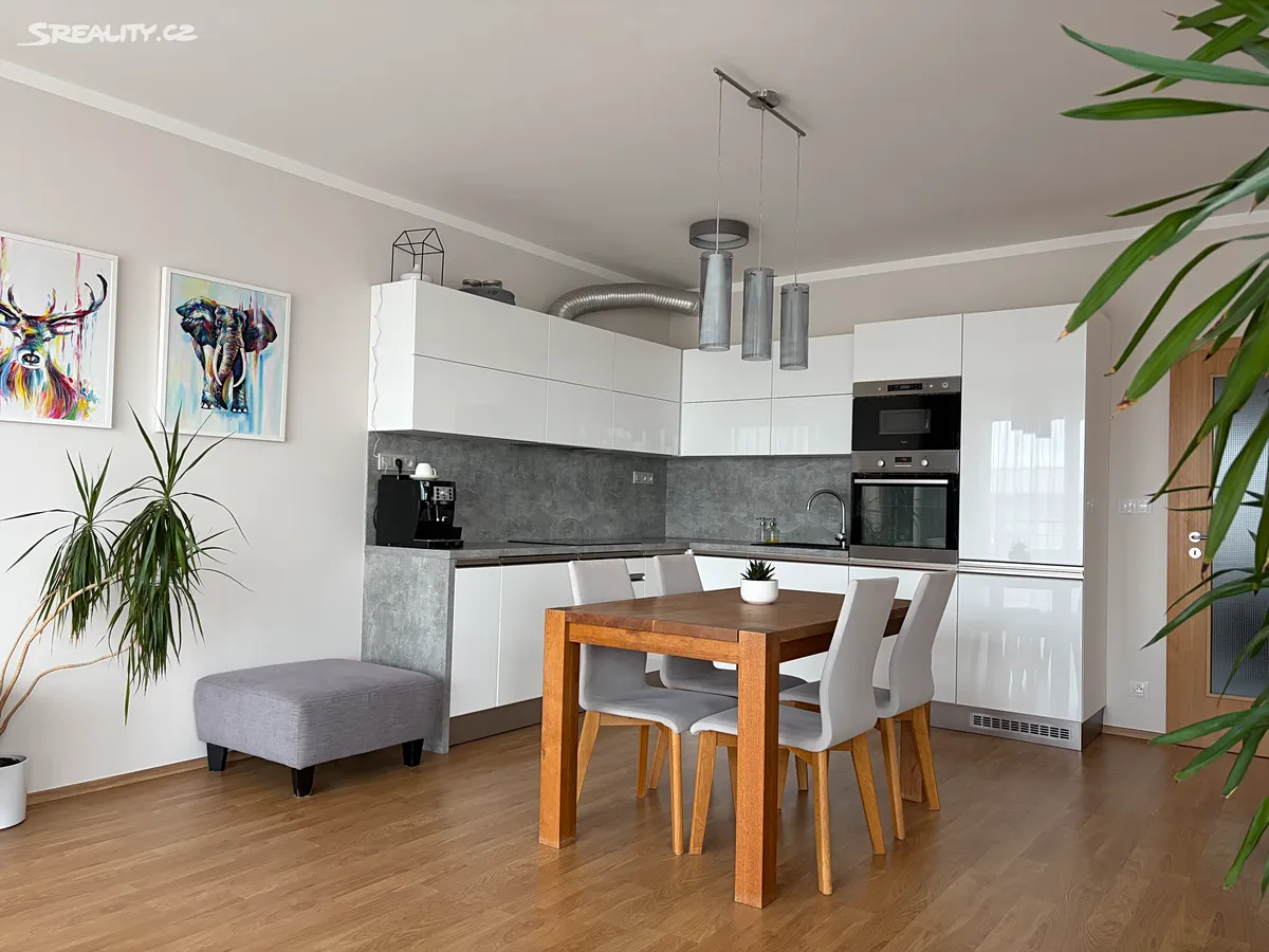 Pronájem bytu 3+kk 83 m², Praha