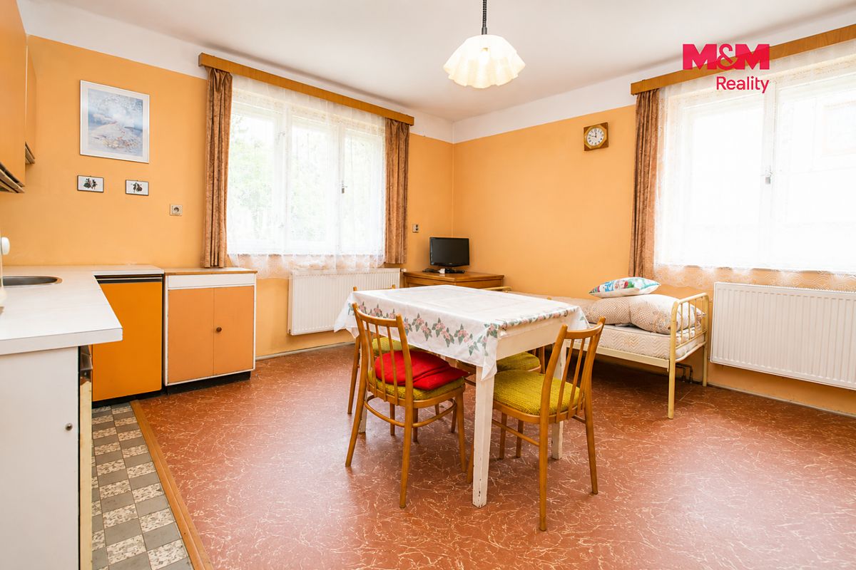 Prodej rodinného domu 180 m², pozemek 755 m² – fotografie 2