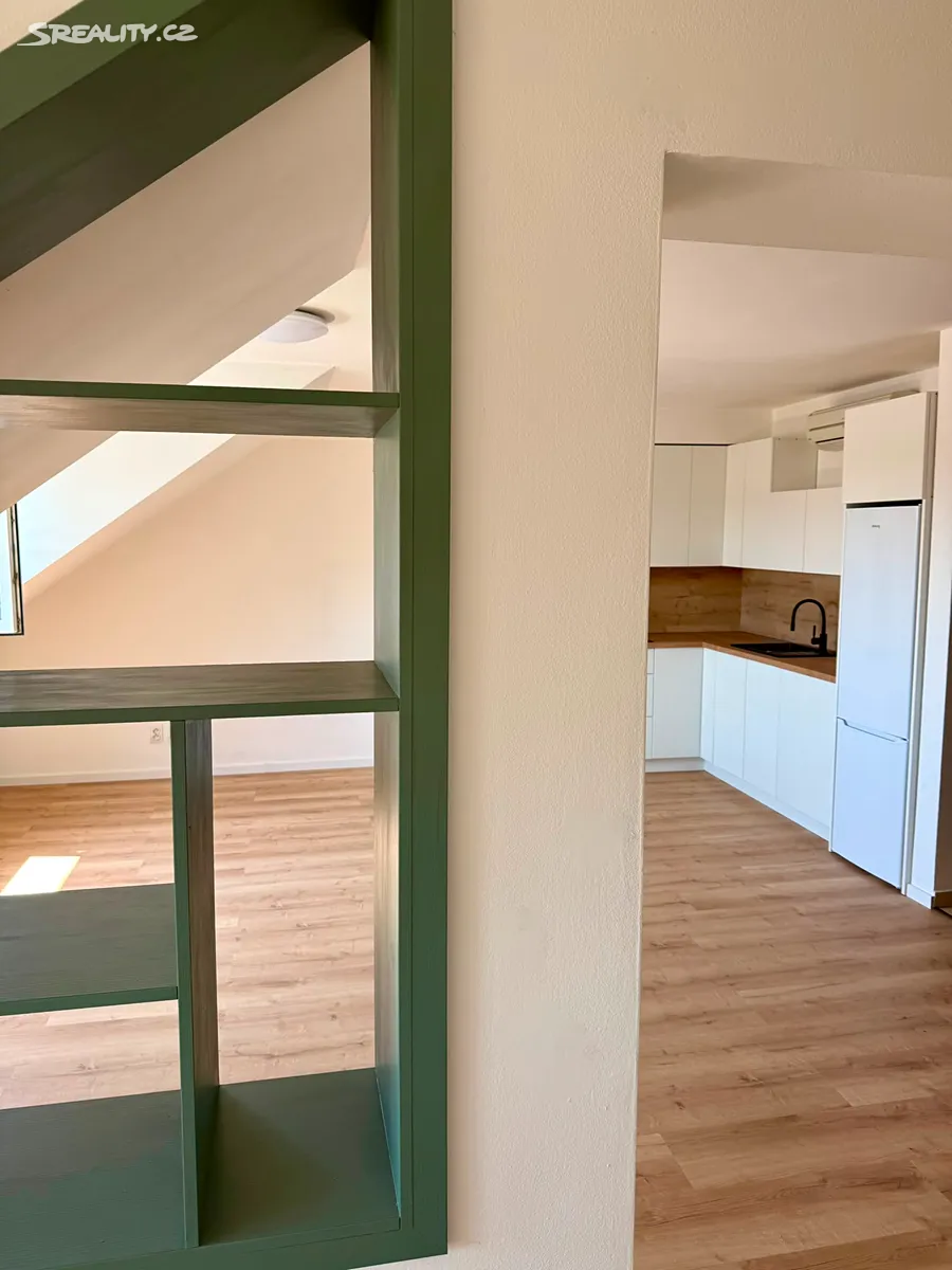 Pronájem bytu 2+kk 71 m² – pohled 2
