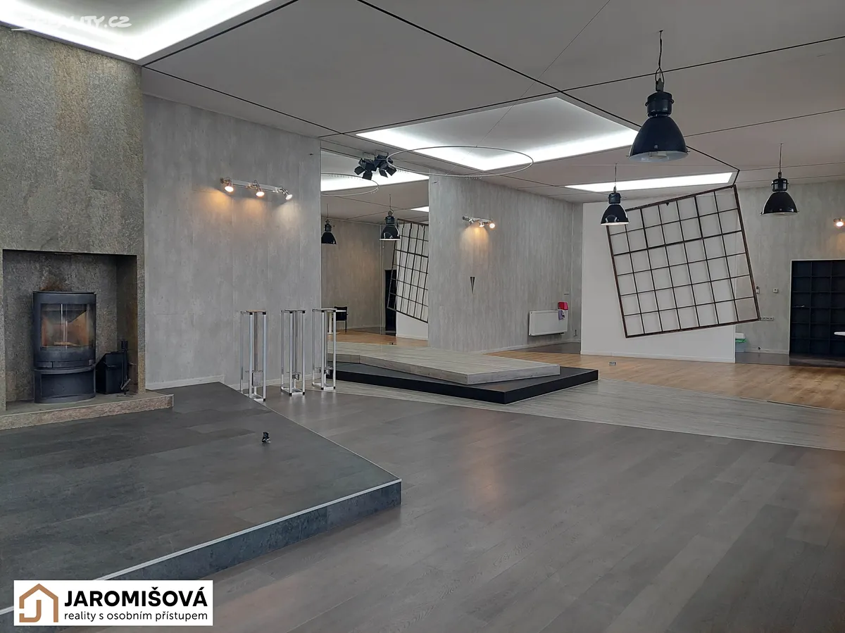 Pronájem obchodního prostoru 148 m², Praha