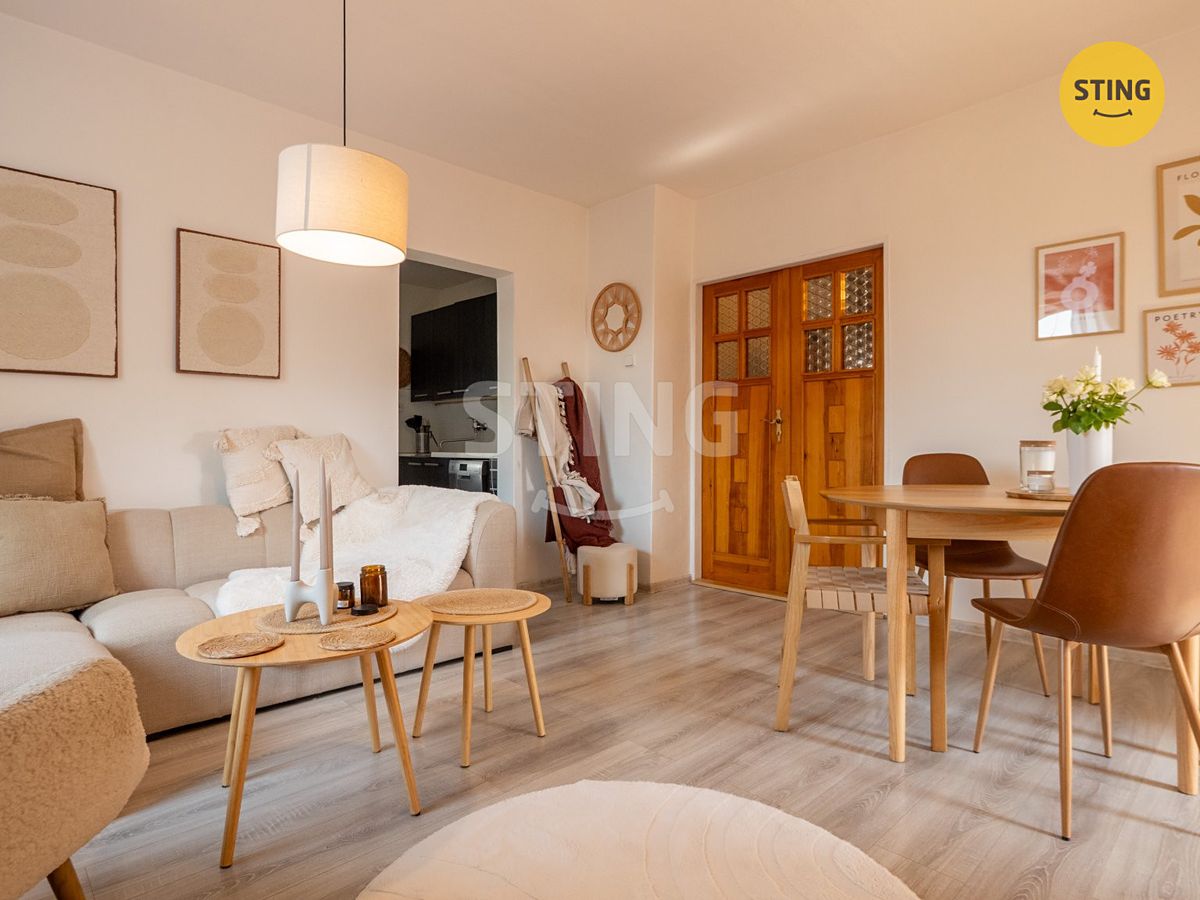 Prodej rodinného domu 250 m², pozemek 774 m² – fotografie 3