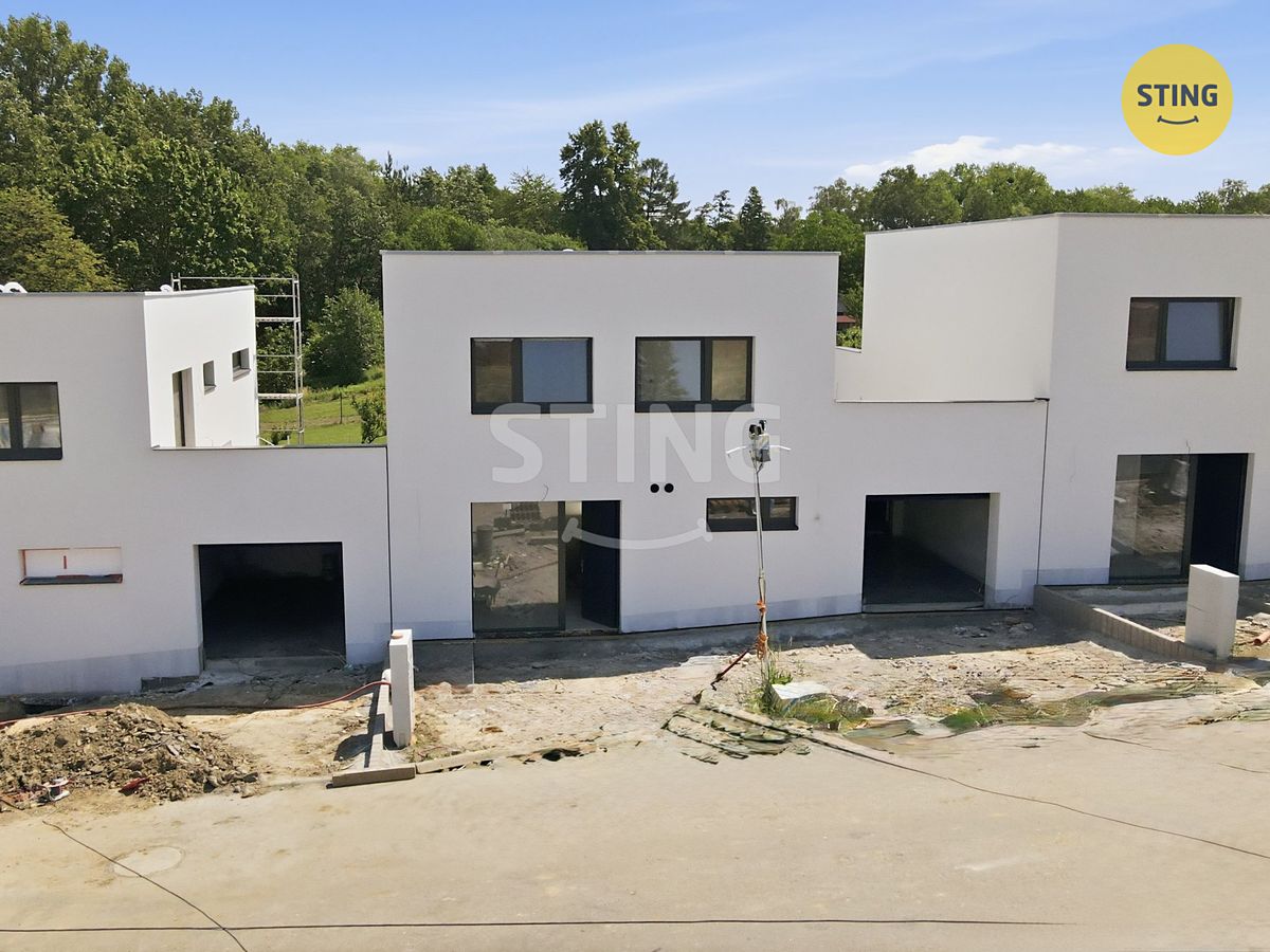 Prodej rodinného domu 200 m², pozemek 296 m² – fotografie 2