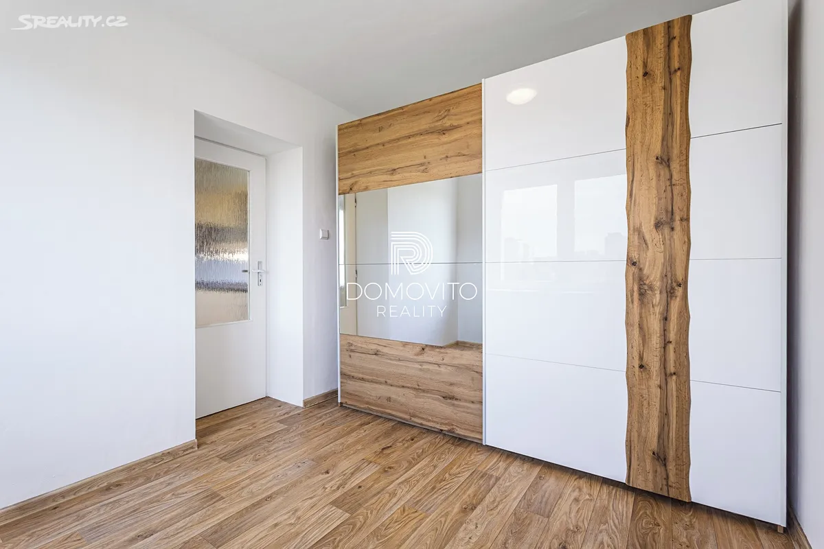 Pronájem bytu 2+kk 42 m² – pohled 2