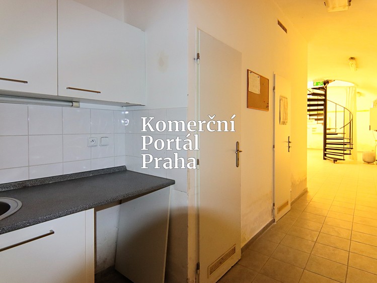 Комерційне приміщення в оренду, 367 м² (27 з 31)