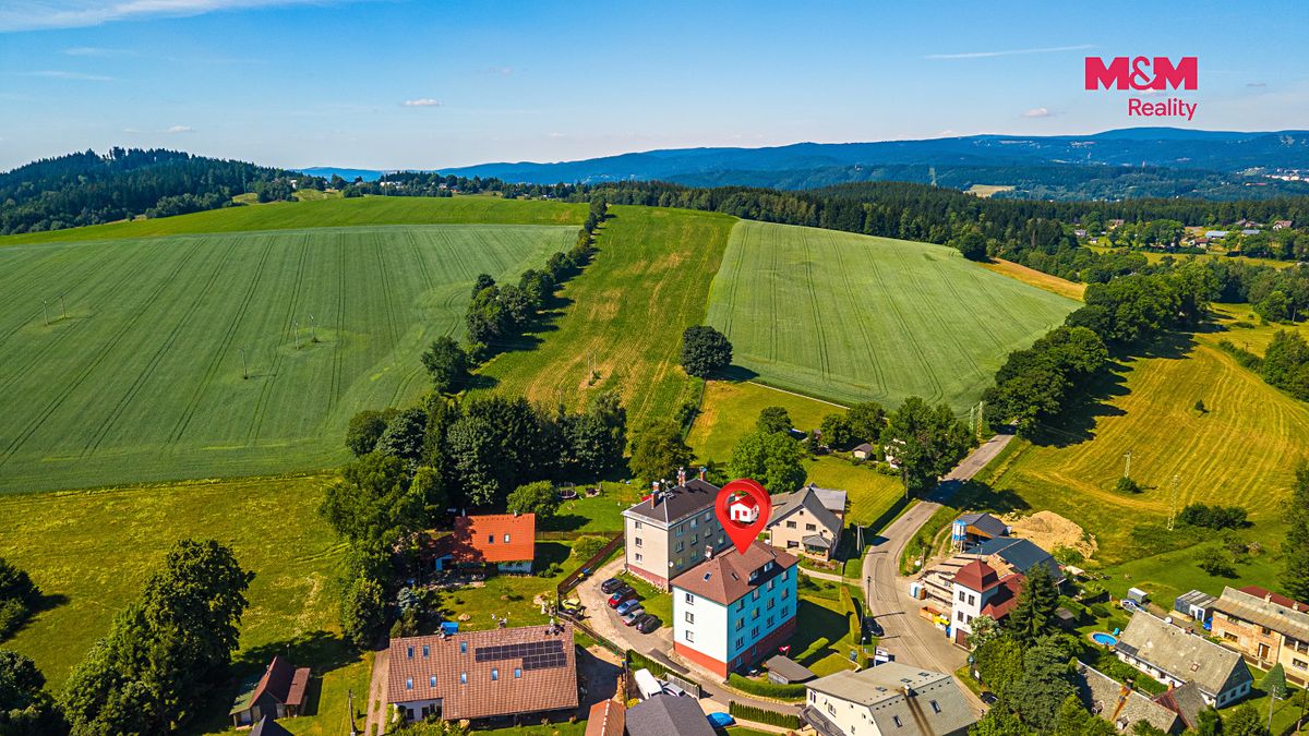 Prodej rodinného domu 490 m², pozemek 1127 m² – fotografie 2