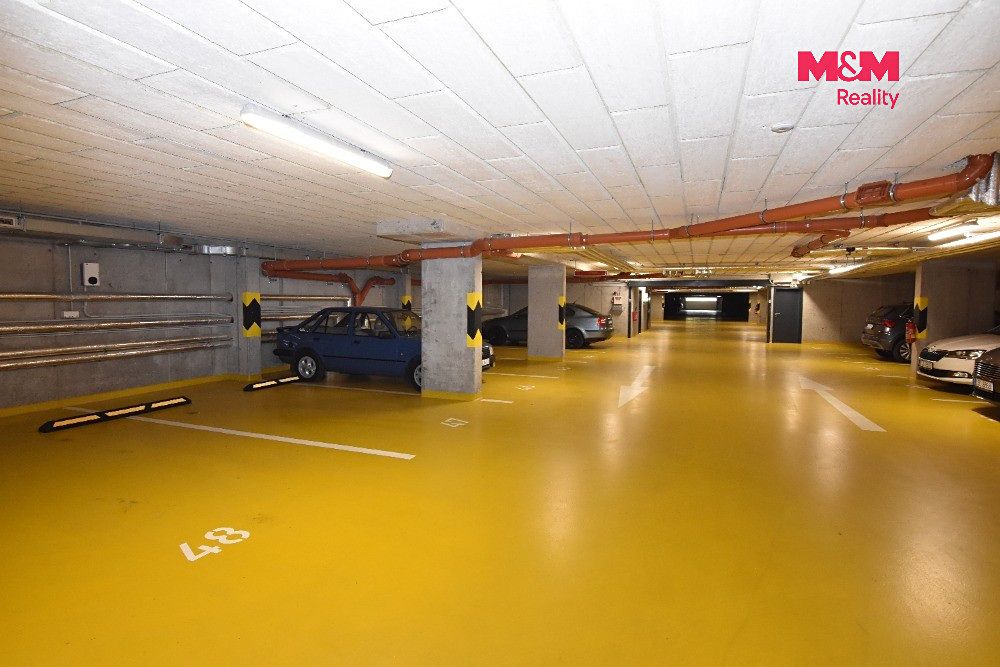 Pronájem garážového stání 9 m² – fotografie 2
